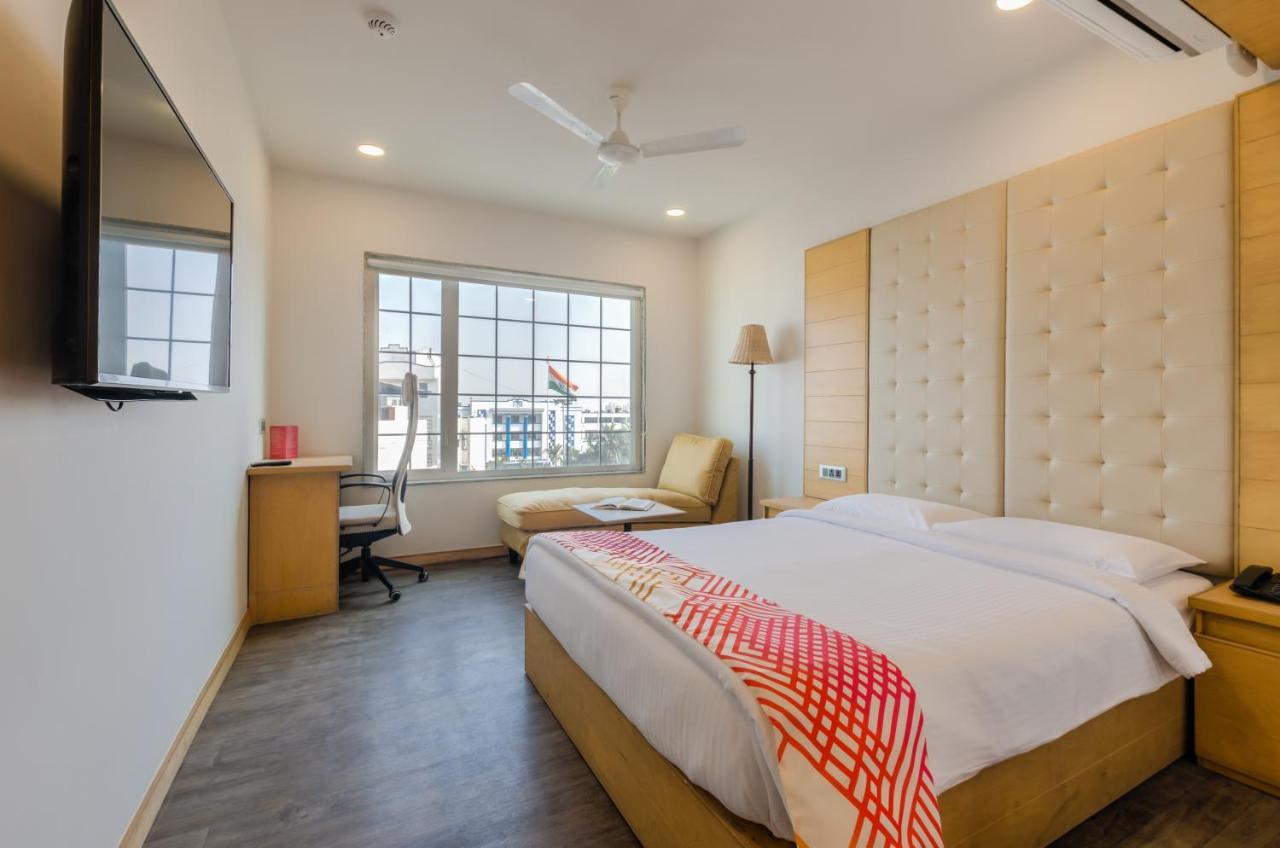 Ginger Surat City Centre Esterno foto