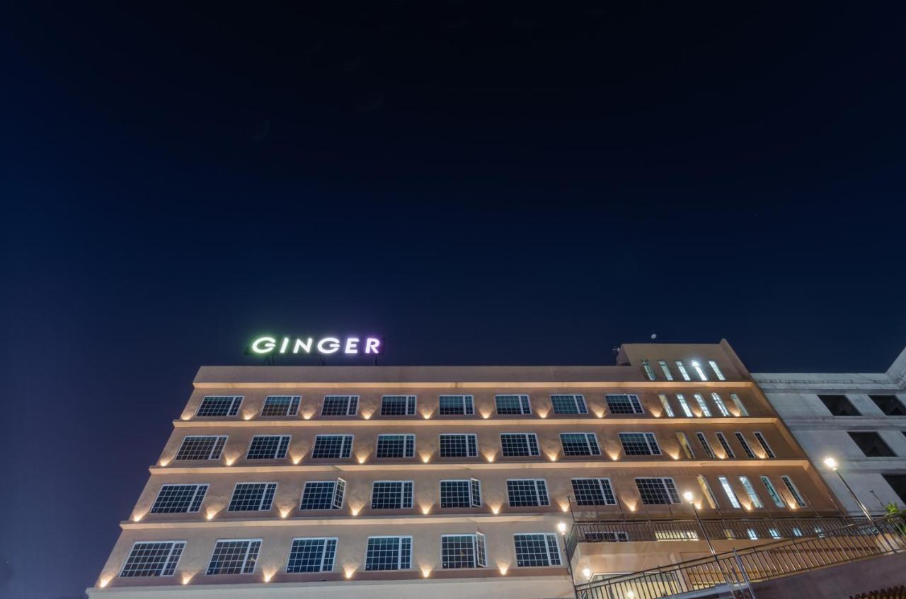 Ginger Surat City Centre Esterno foto